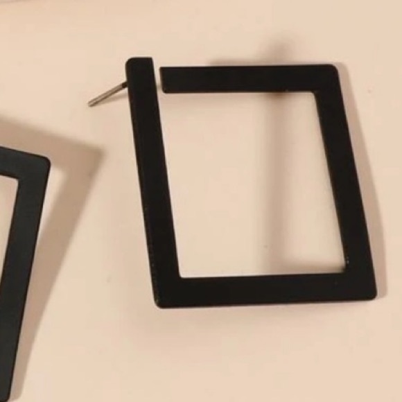 ⭐️ COMES GIFT WRAPPED ⭐️ BLACK SQAURE EARRINGS - Picture 6 of 10